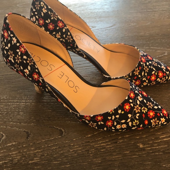 Sole Society “Jenn Pointy Toe” Pump - Picture 2 of 4